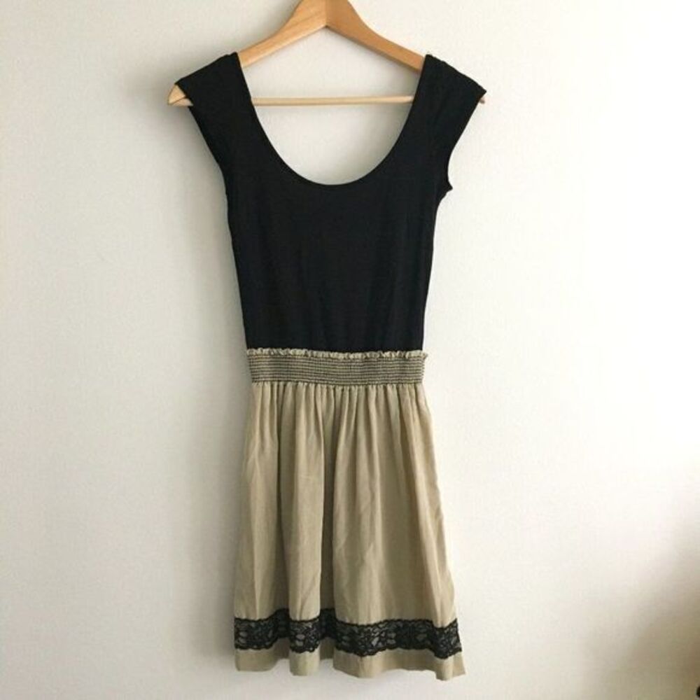 3/$15 - Eight sixty 100% silk dress boat neck colo